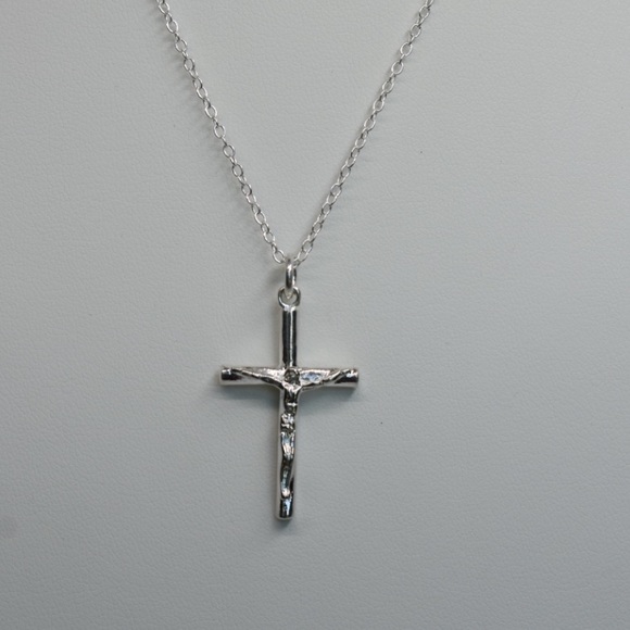 White Gold Plated Cross Necklace! - Picture 5 of 9